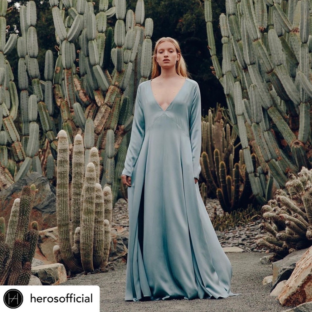 HÉROS Collection Gown Size 6-8